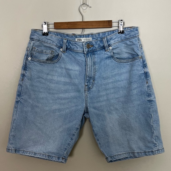 Zara • Jean Shorts